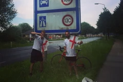 Jamie Marriott và Mitch Jones. (Nguồn: Twitter)