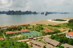 Một góc khu du lịch trên đảo Vân Đồn. (Ảnh: TTXVN)