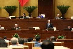 Bộ trưởng Bộ Giáo dục và Đài tạo Phùng Xuân Nhạ giải trình ý kiến của các đại biểu Quốc hội. (Ảnh: Dương Giang/TTXVN)