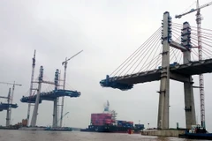 Cầu Bạch Đằng trước khi hợp long. (Ảnh: Văn Đức/TTXVN)