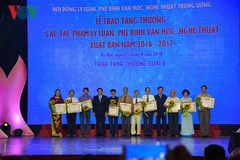 Tặng thưởng 28 tác phẩm lý luận, phê bình văn học, nghệ thuật xuất sắc