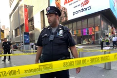 Cảnh sát phong tỏa hiện trường vụ nổ súng. (Nguồn: the-sun.com)