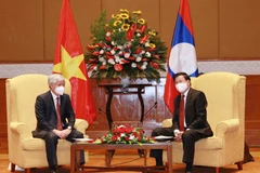 Tổng Bí thư, Chủ tịch nước Lào Thongloun Sisoulith tiếp ông Đỗ Văn Chiến, Bí thư Trung ương Đảng, Chủ tịch Ủy ban Trung ương Mặt trận Tổ quốc Việt Nam đến chào xã giao. (Ảnh: Phương Hoa/TTXVN)