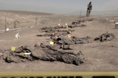 Mộ tập thể gần nhà tù Badush ở tỉnh Nineveh, miền Bắc Iraq. (Nguồn: AFP)