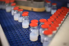 Vaccine ngừa COVID-19 của Moderna. (Ảnh: AFP/TTXVN)