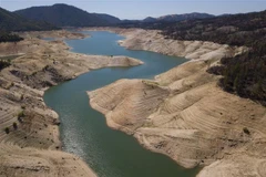 Hồ Oroville ở miền Bắc California đang cạn kiệt với tốc độ đáng lo ngại trong bối cảnh hạn hán nghiêm trọng. (Ảnh: AFP/TTXVN)