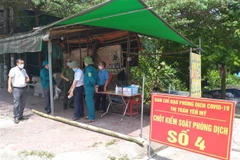 Chốt kiểm dịch ở thôn Nghĩa Trang, thị trấn Yên Mỹ (Hưng Yên). (Ảnh: Đinh Tuấn/TTXVN)