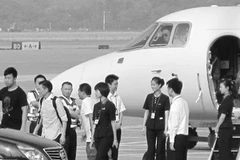 Lưu Đức Hoa trong chuyến bay đến Trùng Khánh. (Nguồn: Internet)