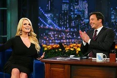 Jessica Simpson trong chương trình Jimmy Fallon Show. (Nguồn: Internet)