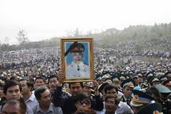 Người dân Quảng Bình vĩnh biệt Đại tướng Võ Nguyên Giáp. (Nguồn: TTXVN)