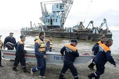 Nhân viên cứu trợ đang làm việc. (Nguồn: Internet)