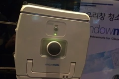 Máy lau cửa kính thông minh Window Mate. (Ảnh: Vietnam+)