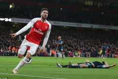 Giroud lại lập công giúp Arsenal giành chiến thắng. (Nguồn: Daily Mail)