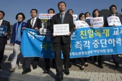 Biểu tình phản đối chính phủ Hàn Quốc sắp xuất bản cuốn sách lịch sử. (Nguồn: EPA)