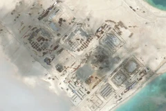 Công trình xây dựng trái phép của Trung Quốc trên bãi Đá Chữ Thập mà nước này chiếm của Việt Nam bằng vũ lực (Nguồn: Reuters)