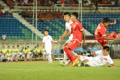 U19 Việt Nam (áo trắng) khiến Myanmar nếm thất bại trên sân nhà. (Nguồn: MFF)