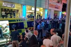 Cảnh hỗn loạn bên ngoài của hộp đêm. (Nguồn: timesofmalta)