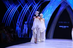 Tối qua (15/10), nhà thiết kế Hoàng Minh Hà đã mang đến màn trình diễn mãn nhãn, thuyết phục tới giới mộ điệu. (Ảnh: BTC)