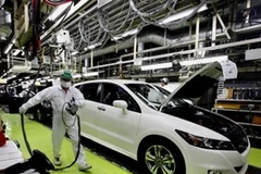 Mẫu xe Honda Accord được kiểm tra lần cuối cùng tại nhà máy trước khi xuất xưởng. (Nguồn: AP) 