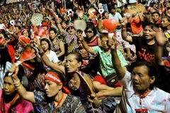 Những người biểu tình "áo đỏ " trong cuộc míttinh ở Bangkok ngày 10/5. (Nguồn: THX/TTXVN) 