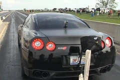 Mẫu Nissan GT-R độ chuẩn bị trình diễn tốc độ. (Nguồn: myspace.com)
