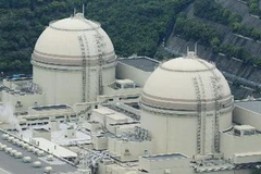 Lò phản ứng số 3 (phải) của nhà máy điện hạt nhân Ohi ở thị trấn Ohi, quận Fukui, miền trung Nhật Bản. (Nguồn: Kyodo/TTXVN)