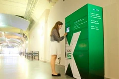 Người dùng có thể lấy bưu kiện từ tủ khóa bằng cách truy cập mật mã được gửi qua email. (Nguồn: crunchbase.com)