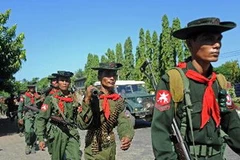 Binh sĩ Myanmar triển khai tới Sittwe, bang Rakhine để ngăn chặn bạo lực tại khu vực này hồi tháng 10 vừa qua. (Nguồn: AFP/TTXVN)
