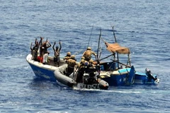 Bắt giữ cướp biển. Ảnh chỉ có tính chất minh họa. (Nguồn: AFP)