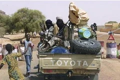 Nhóm hồi giáo Ansar Dine dừng lại ở bên đường gần Gao ở Đông Bắc Mali ngày 18/6. (Nguồn: Reuters)