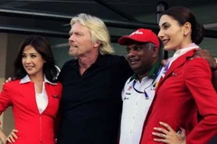 Richard Branson (trái) và Tony Fernandes. (Nguồn: yallaf1.com)