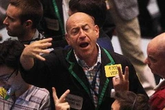 Giao dịch viên về giá dầu tại thị trường New York. (Nguồn: AFP/TTXVN)