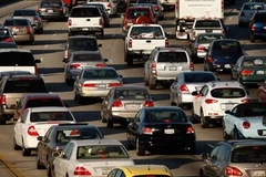 Xe ôtô trên tuyến đường cao tốc giữa Los Angeles và các thành phố khác ở Pasadena, Mỹ. Ảnh minh họa. (Nguồn: AFP/TTXVN)