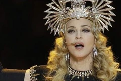 Madonna biểu diễn tại sân vận động Superbowl ngày 5/2. (Nguồn: Internet)