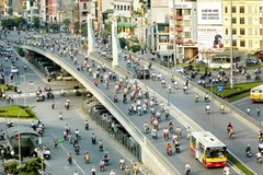 Ngoài cầu vượt, Hà nội sẽ xây dựng thêm nhiều tuyến đường trên cao. (Ảnh minh họa: Minh Đông/TTXVN)