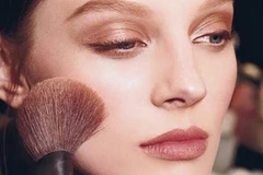 Tám bước trang điểm để có được làn da hoàn mỹ 