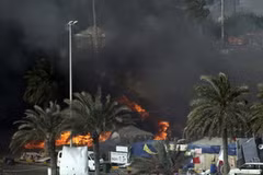 Khói đen bao trùm tại Quảng trường Pearl, Bahrain trong vụ bạo động ngày 16/3. (Nguồn: AFP/TTXVN)