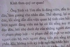 Đơn tố cáo hành vi sai trái của ông Nguyễn Quang Sinh. (Ảnh: Hoàng Tiến/Vietnam+) 
