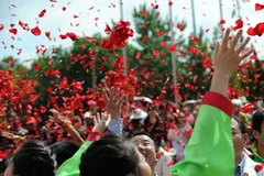 Khách du lịch trong lễ hội hoa hồng tại Côn Minh, thủ phủ tỉnh Vân Nam, Trung Quốc. Ảnh minh họa. (Nguồn: THX/TTXVN)