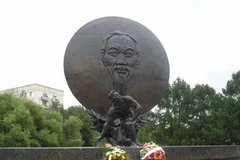 Tượng đài Hồ Chí Minh trên quảng trường mang tên Người ở Mátxcơva. (Nguồn: Internet)