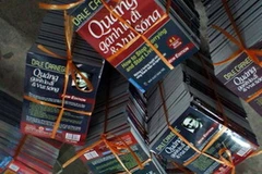 Sách in lậu tại xưởng. (Nguồn: Dân Trí)