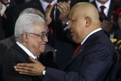 Tổng thống Palestine Abbas và Tổng thống nước chủ nhà Chavez trong cuộc gặp tại Điện Miraflores ở Caracas ngày 11/10. (Nguồn: AP) 