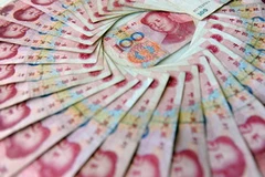 Tiền giấy mệnh giá 100 Nhân dân tệ. (Nguồn: AFP/TTXVN)