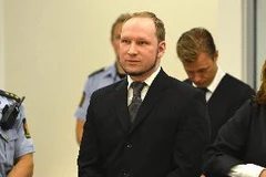 Nghi phạm Anders Behring Breivik nghe tòa tuyên án tại Oslo ngày 24/8. (Nguồn: AFP/TTXVN)