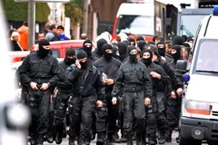 Cảnh sát đặc nhiệm Pháp sau cuộc đột kích vào ngôi nhà nghi phạm Mohamed Merah ẩn náu tại Toulouse. (Nguồn: AFP/TTXVN)