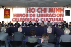 Khung cảnh buổi tọa đàm tại Buenos Aires.