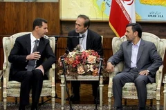 Tổng thống Iran Mahmoud Ahmadinejad (bên phải) hội đàm với người đồng cấp Syria Bashar al-Assad tại Tehran ngày 2/10. (Nguồn: Getty Images) 