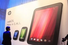 Hình ảnh máy tính bảng TouchPad của HP (ngoài cùng bên phải). (Nguồn: Reuters)