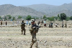 Binh sĩ Mỹ tuần tra tại ngôi làng ở tỉnh Khost, Afghanistan ngày 19/6. (Nguồn: AFP/TTXVN)