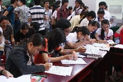 Sinh viên đăng ký tìm việc trong ngày hội việc làm được tổ chức tại Đại học Duy Tân. (Ảnh minh họa: Trần Lê Lâm/TTXVN)